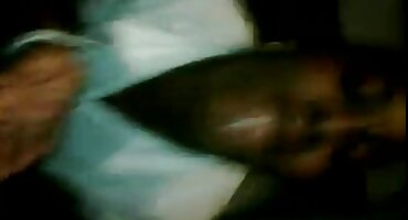 tucngusi sex Adriana Chechik thuyết phục viet69 bạn cùng phòng của mình để đụ.